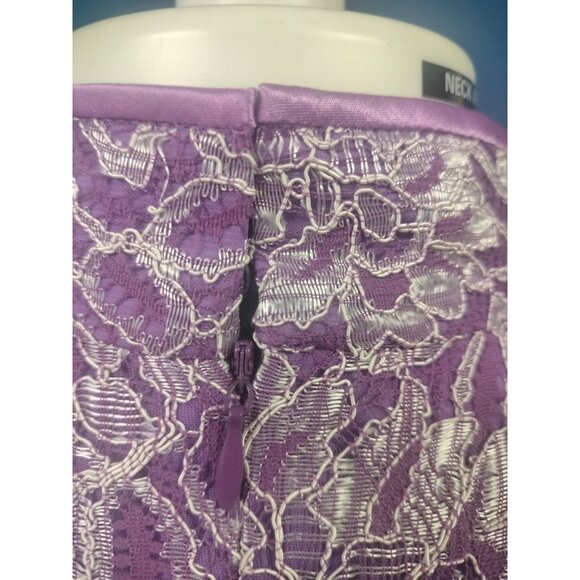 Purple Lace Cheongsam-Inspired Dress With High Collar & Keyhole Detail - Picture 5 of 7